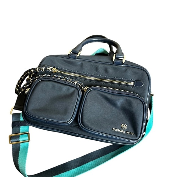 Michael Kors Elliot MD Utility Camera Navy Color Medium - Picture 3 of 8
